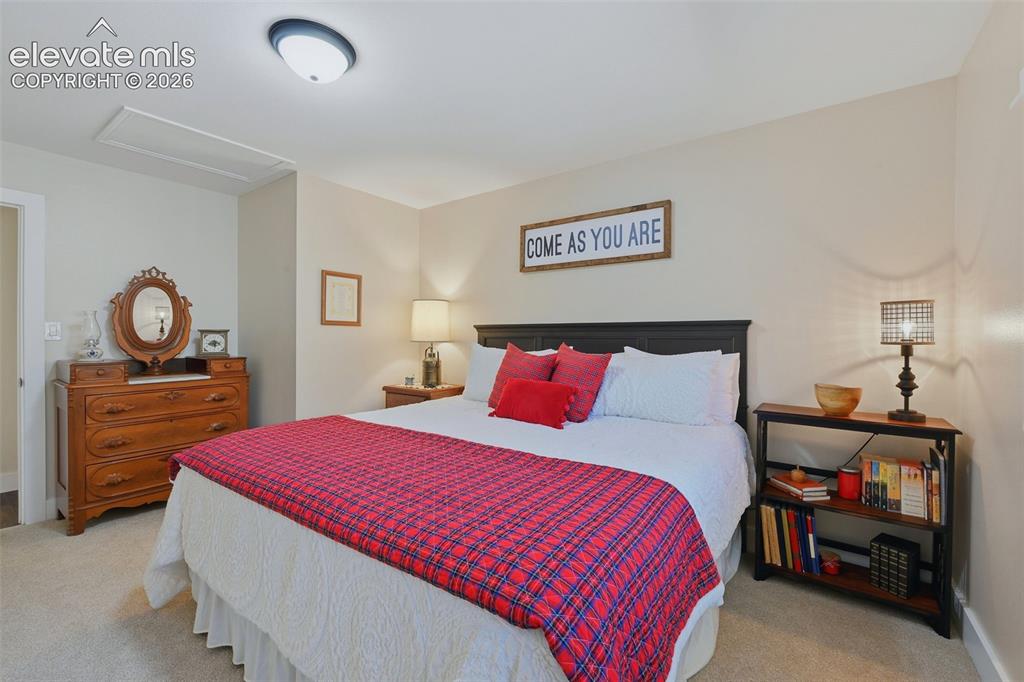 Image 22 of 34: third bedroom
