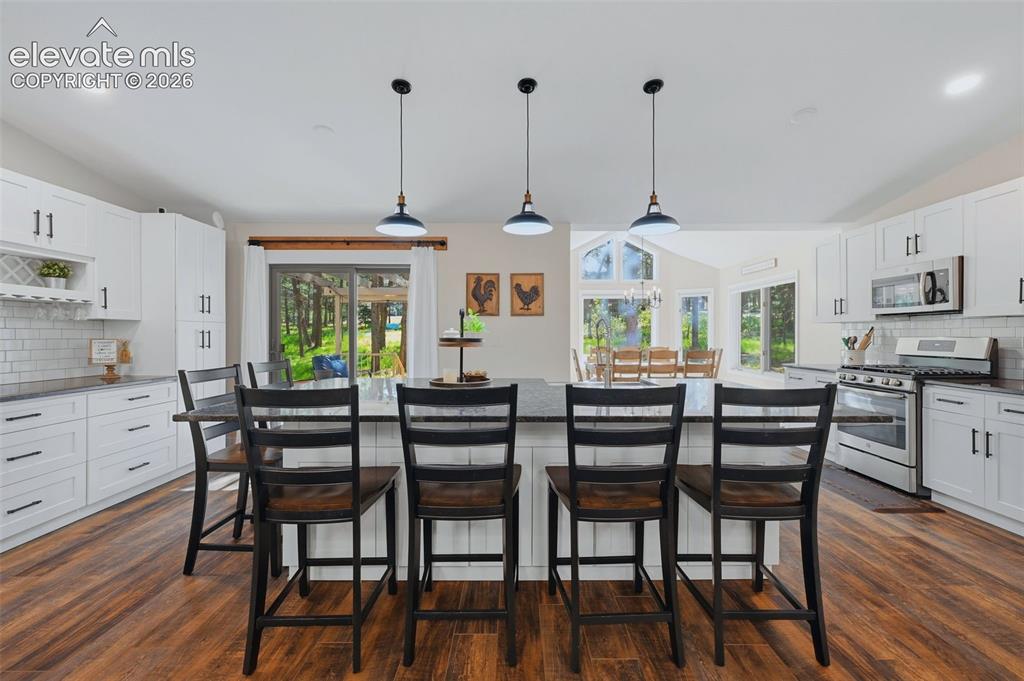 Image 8 of 34: Kitchen