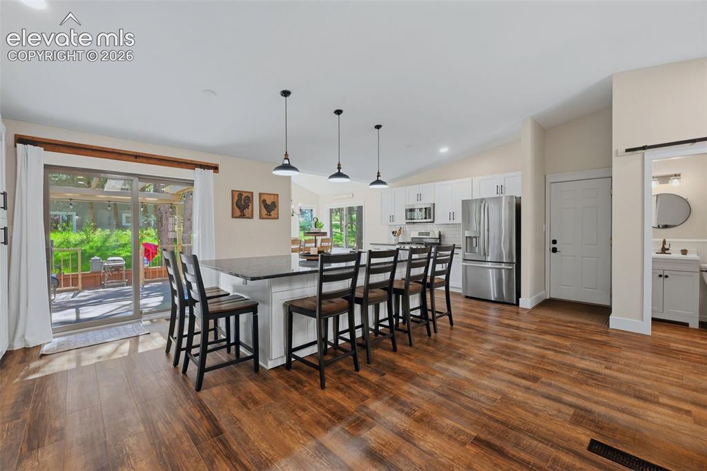 Image 9 of 34: Dining Area