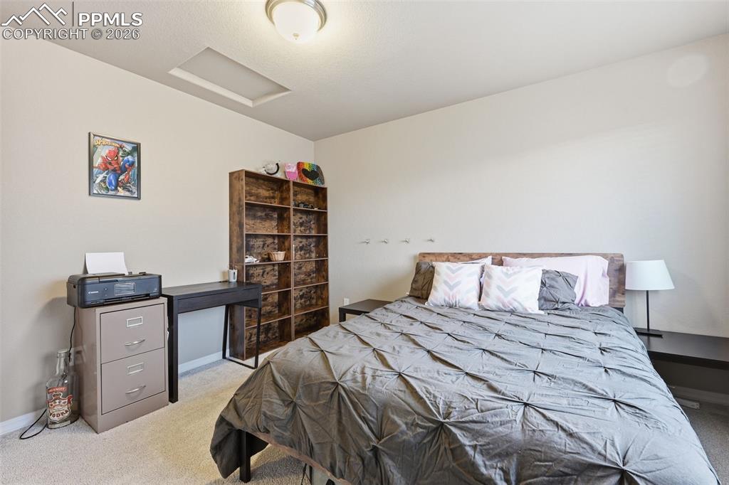 Image 18 of 30: Bedroom