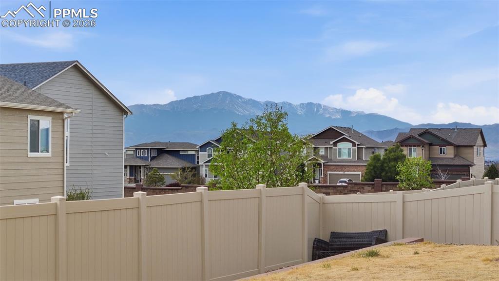 Image 23 of 30: Yard