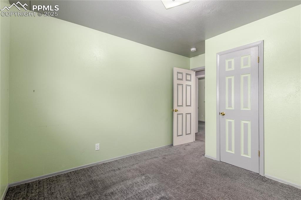 Image 17 of 27: Bedroom