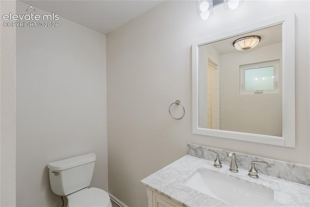 Image 17 of 50: Bathroom