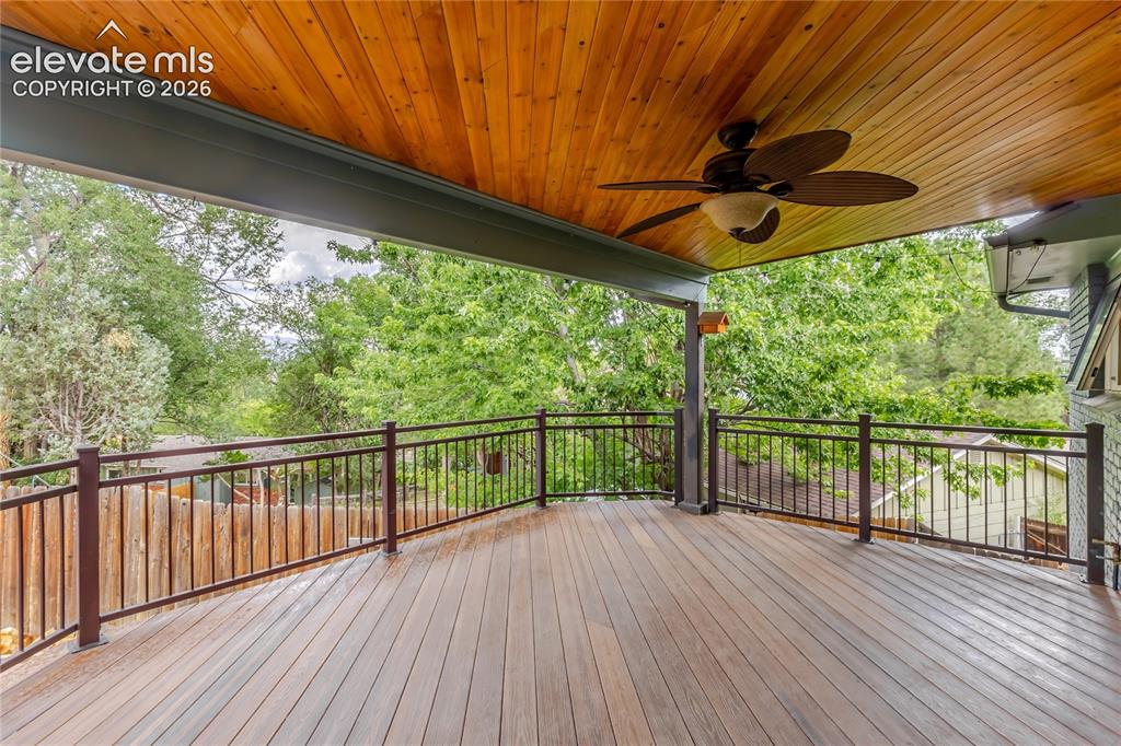 Image 40 of 50: Deck