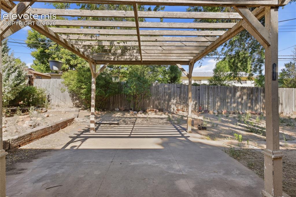 Image 20 of 24: Patio