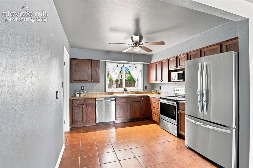 Image 9 of 22: Kitchen