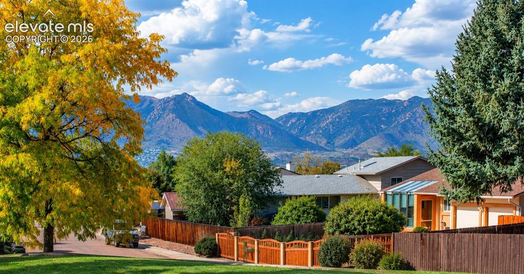 Image 3 of 26: Mountain Views!