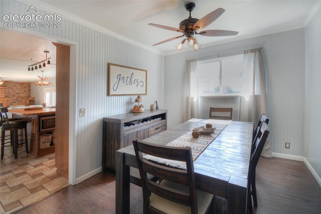 Image 9 of 26: Dining Room