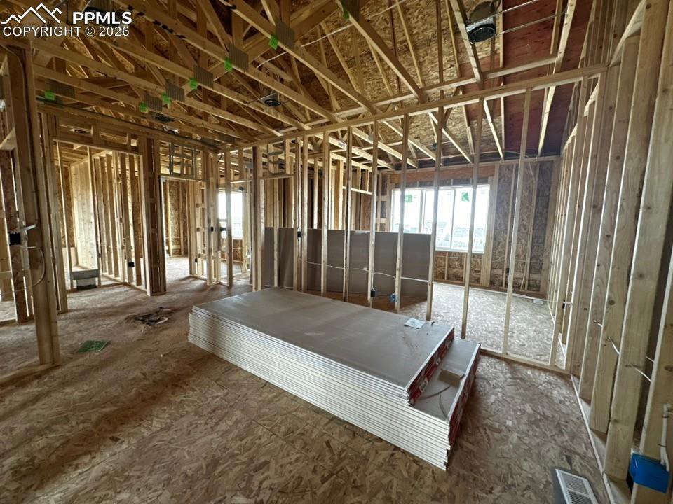 Image 18 of 27: Loft