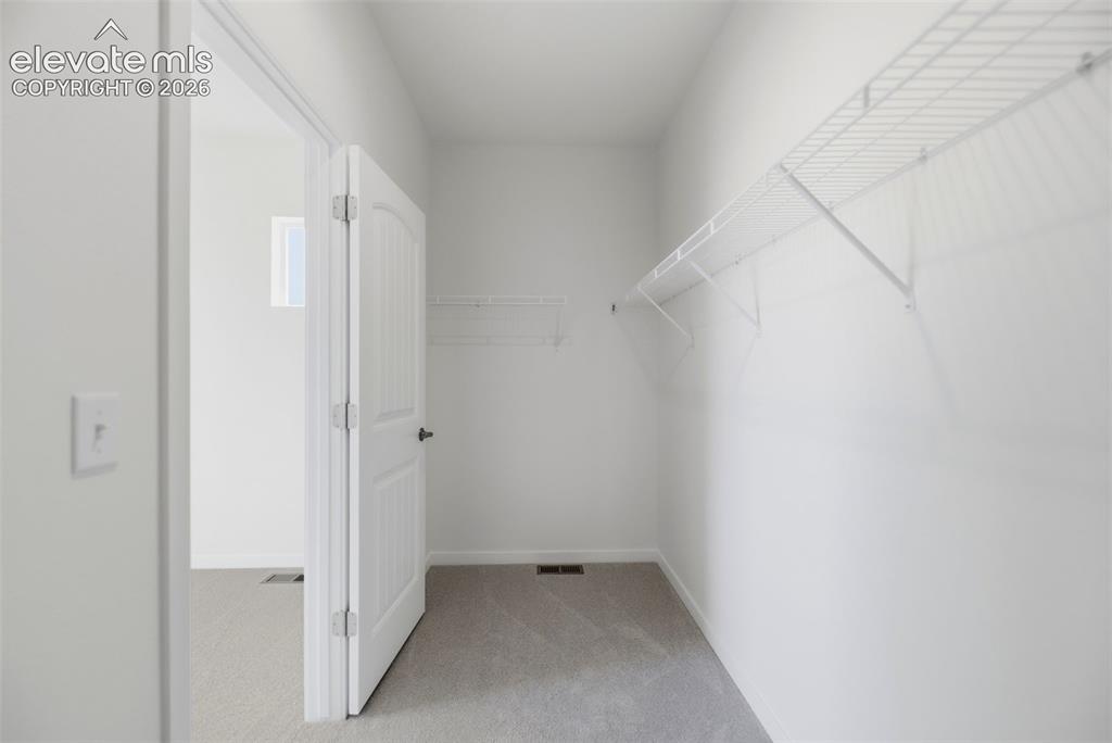 Image 34 of 41: Closet