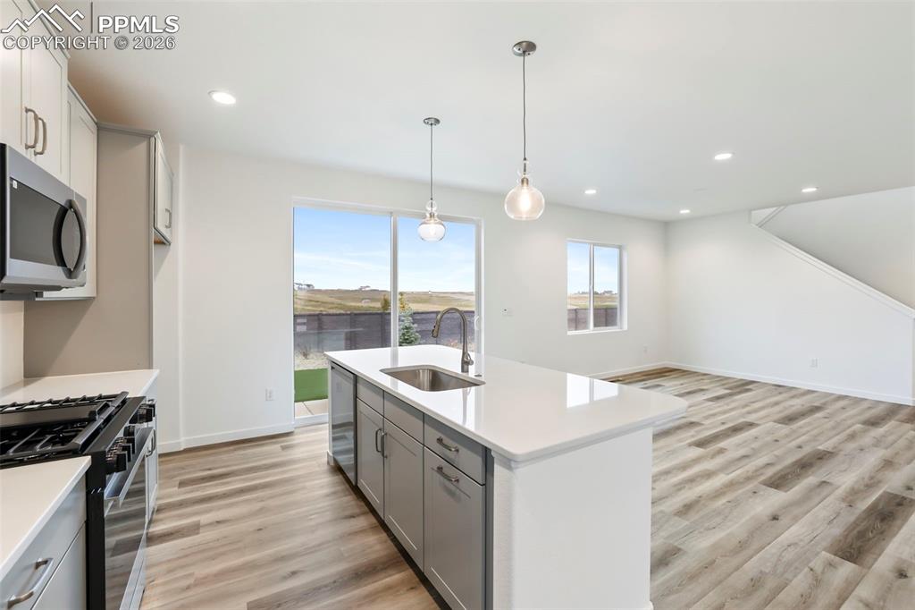 Image 4 of 11: Kitchen