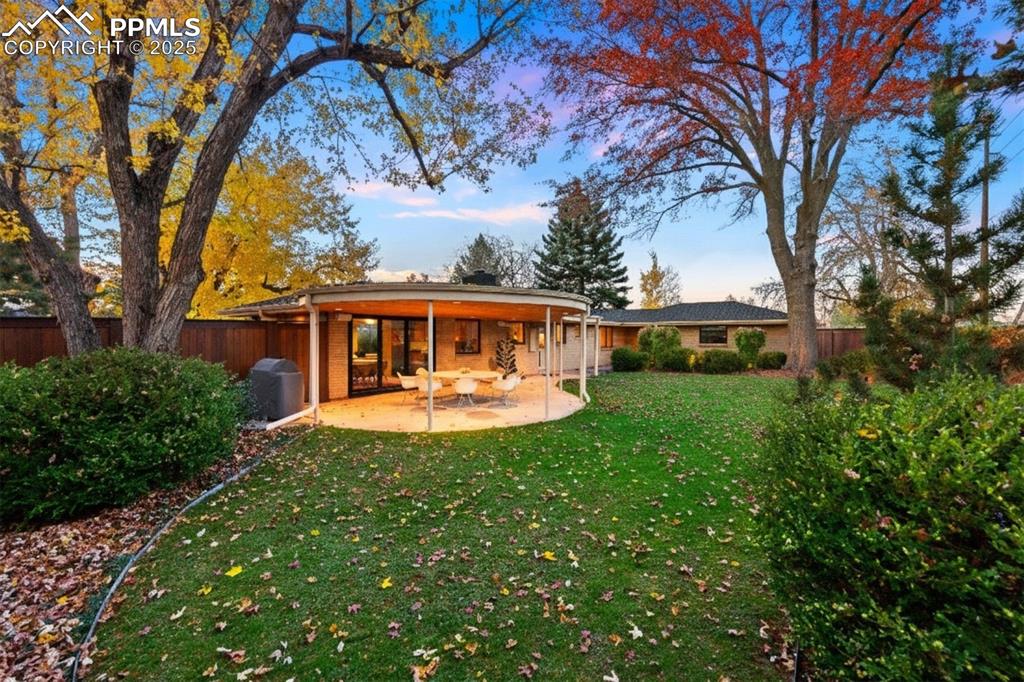 Image 42 of 44: Back of Structure