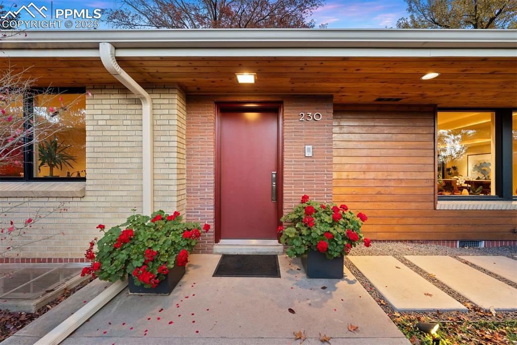 Image 9 of 44: Entry