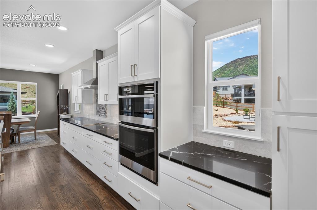 Image 11 of 34: Kitchen