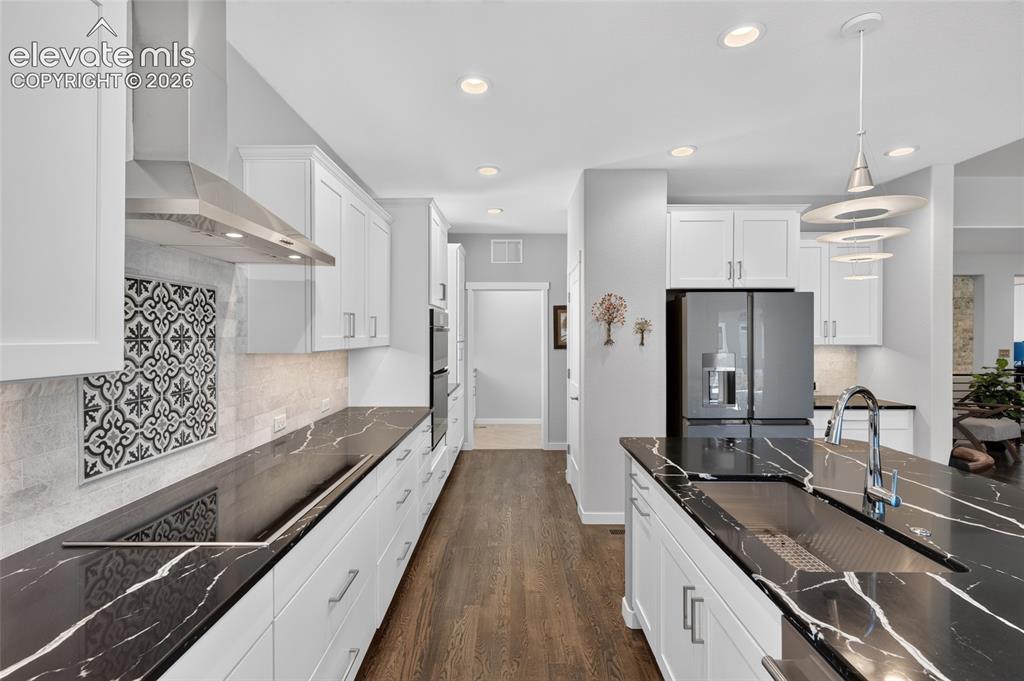 Image 8 of 34: Kitchen