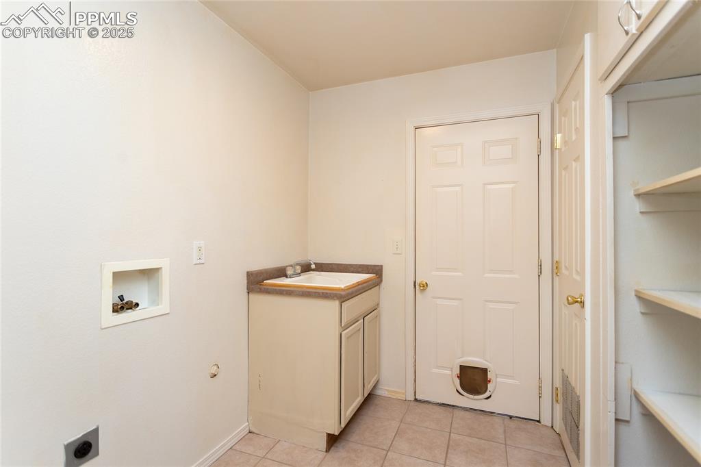 Image 26 of 48: Laundry