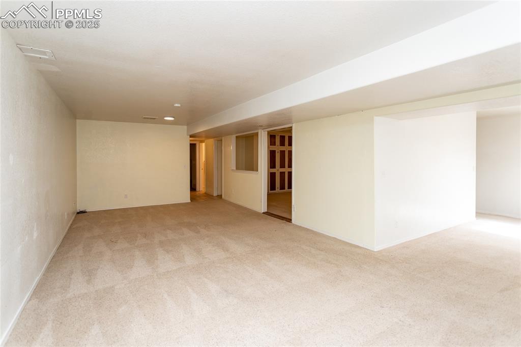 Image 28 of 48: Family Room