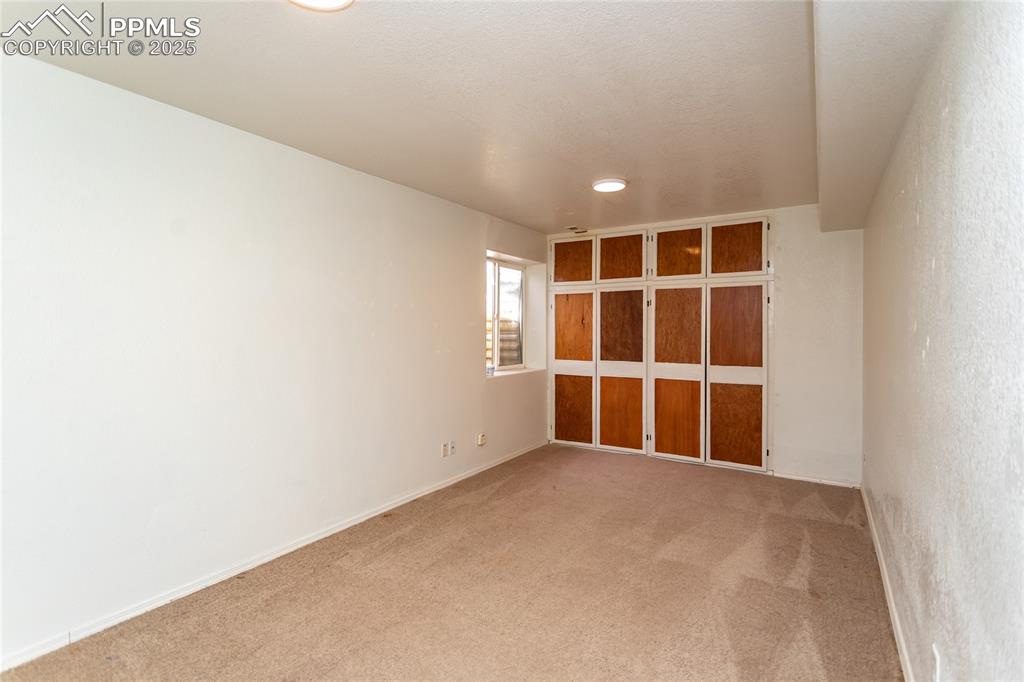 Image 34 of 48: Bedroom