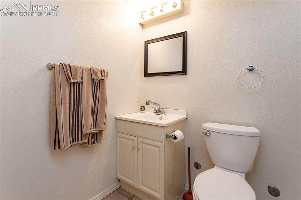 Image 36 of 48: Bathroom