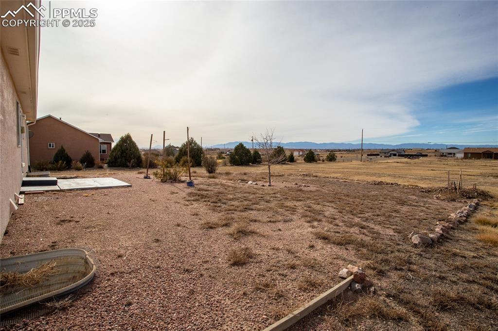 Image 46 of 48: Yard