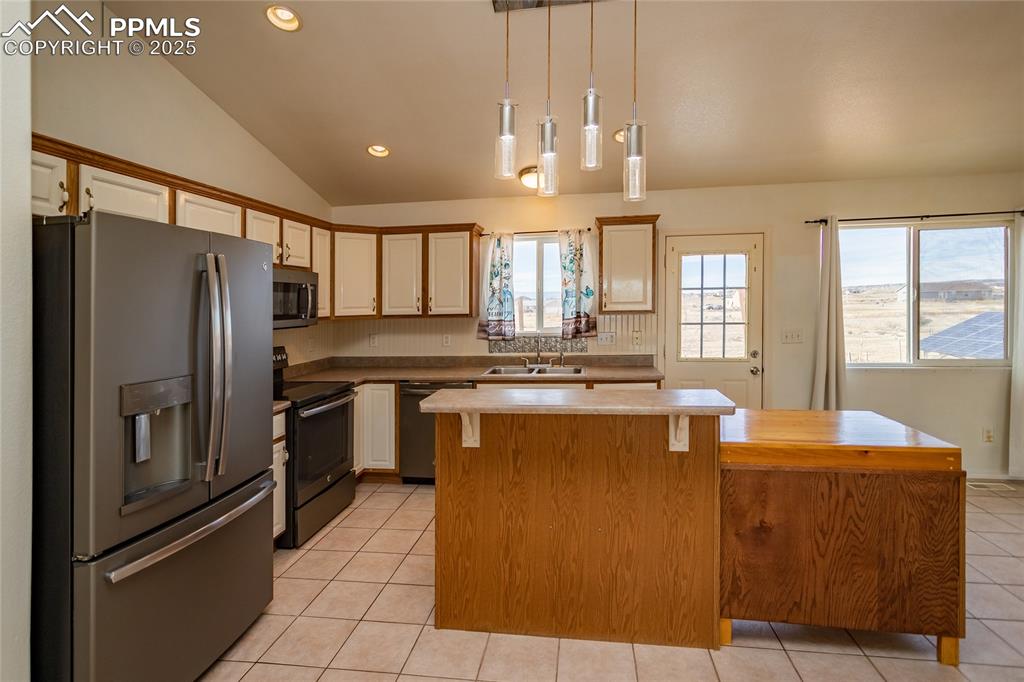 Image 6 of 48: Kitchen