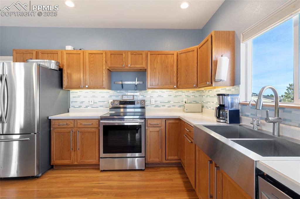 Image 11 of 41: Kitchen