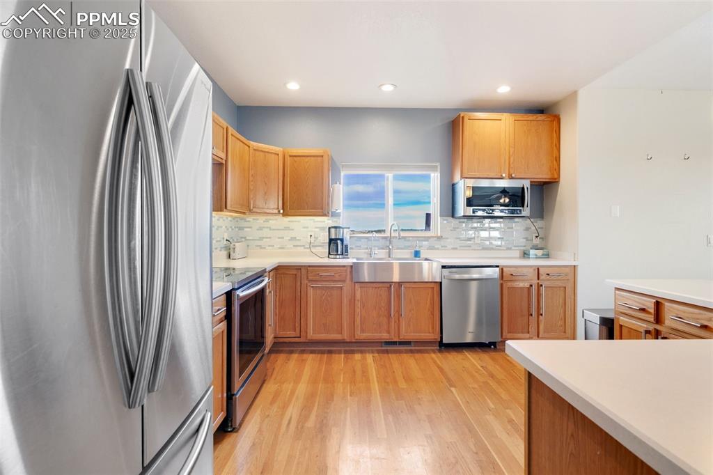 Image 12 of 41: Kitchen