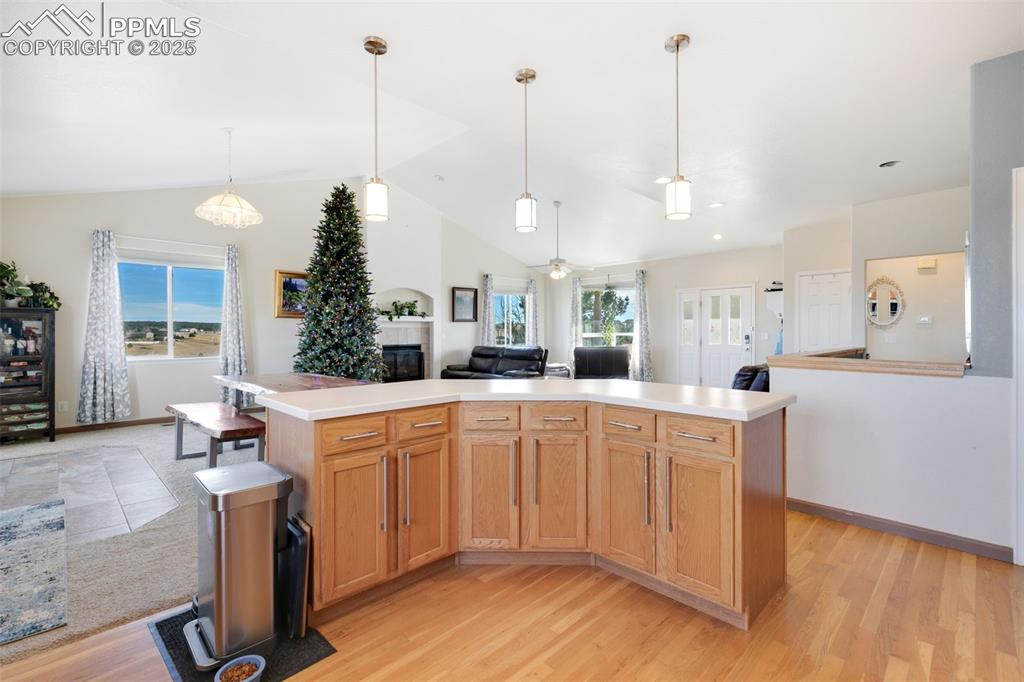 Image 13 of 41: Kitchen