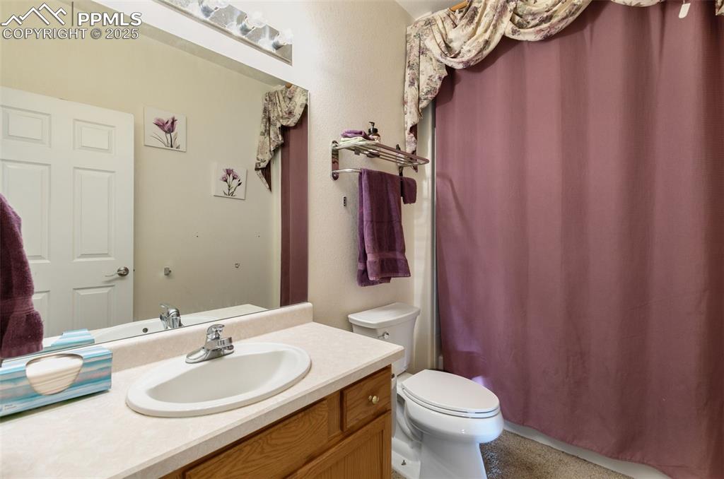 Image 21 of 41: Bathroom