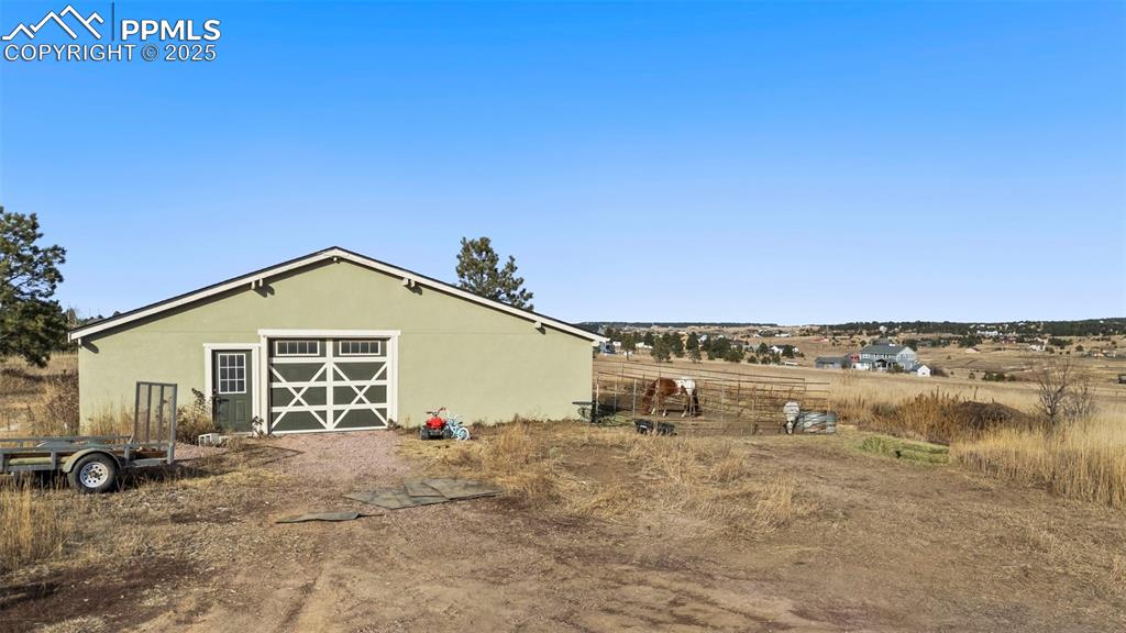Image 32 of 41: Barn