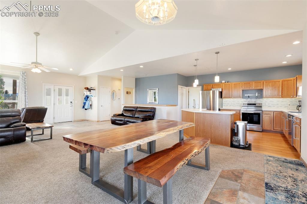 Image 8 of 41: Dining Area