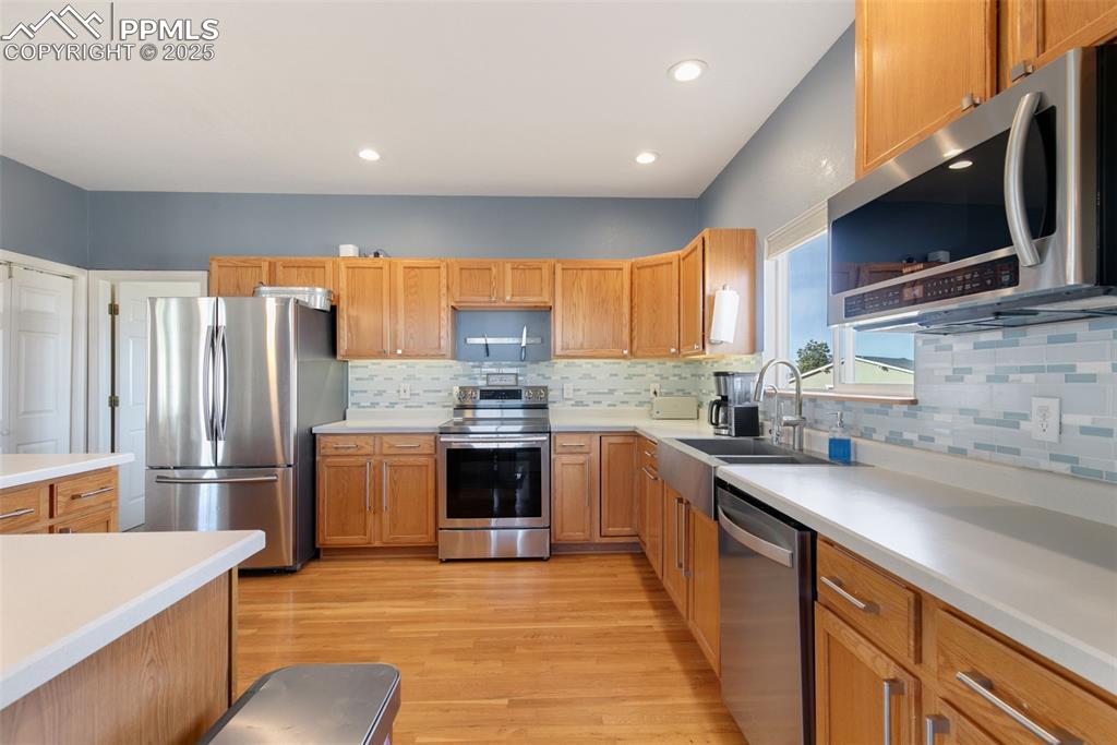 Image 9 of 41: Kitchen