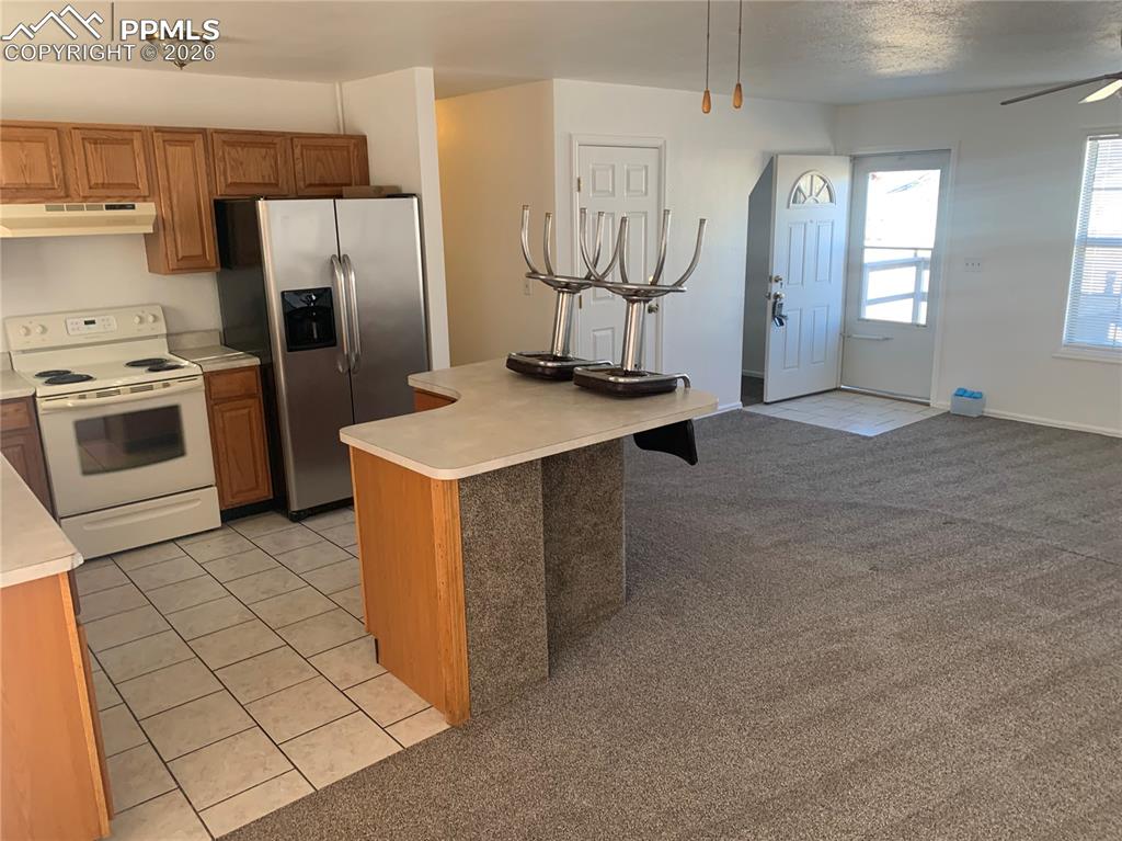 Image 13 of 24: Kitchen