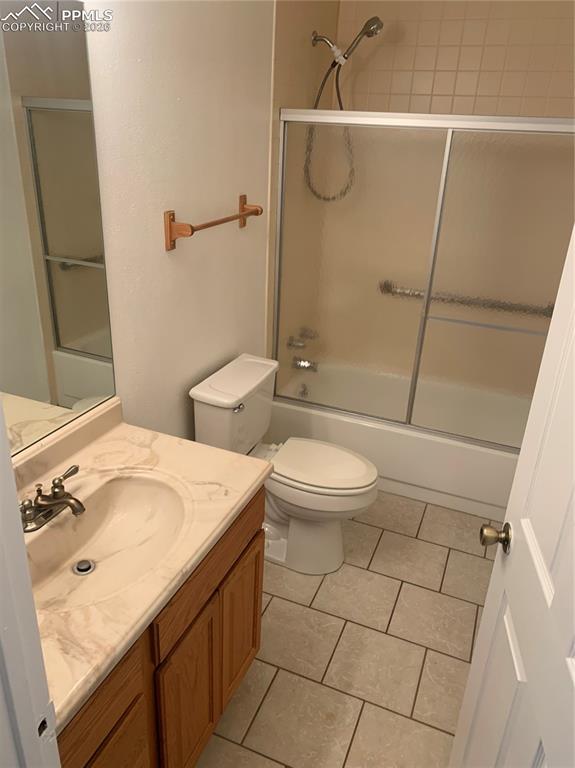 Image 17 of 24: Bathroom