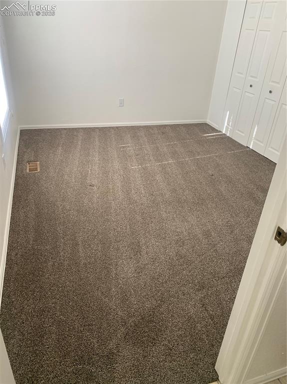 Image 18 of 24: Bedroom