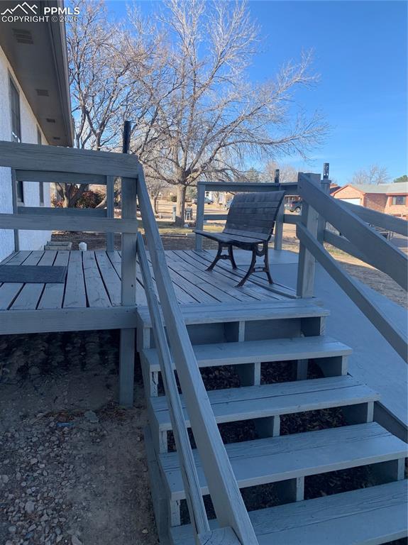 Image 21 of 24: Deck