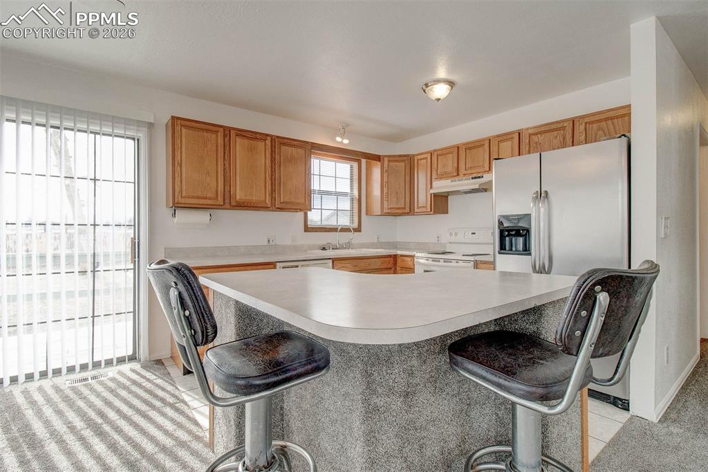 Image 32 of 46: Kitchen