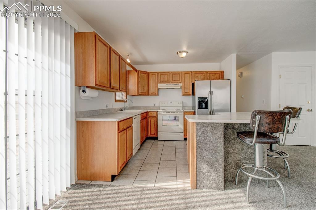 Image 33 of 46: Kitchen