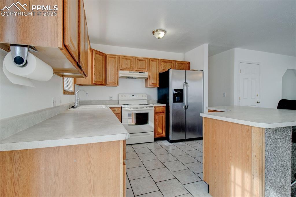 Image 34 of 46: Kitchen