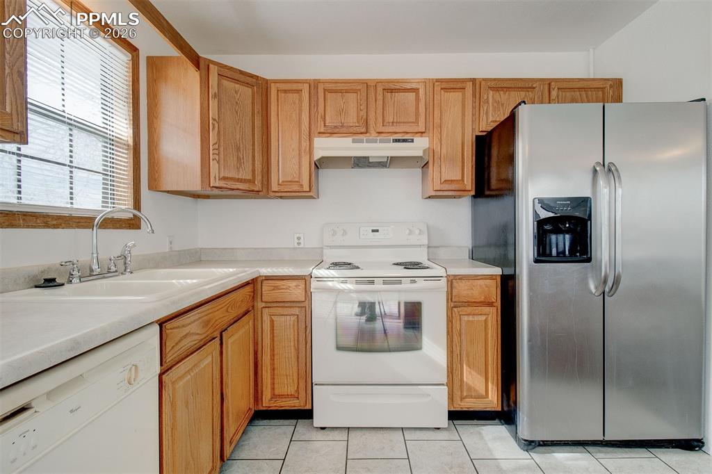 Image 36 of 46: Kitchen