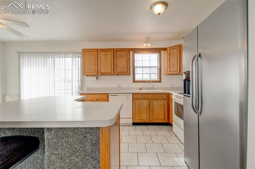 Image 37 of 46: Kitchen