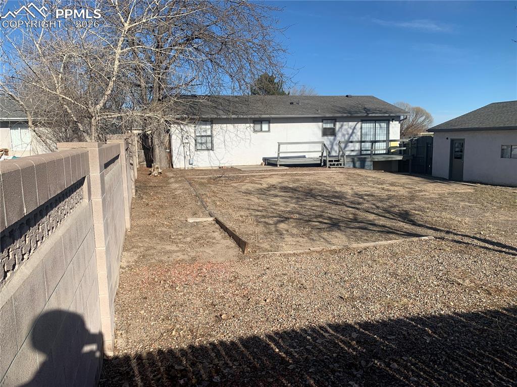 Image 6 of 24: Back of Structure