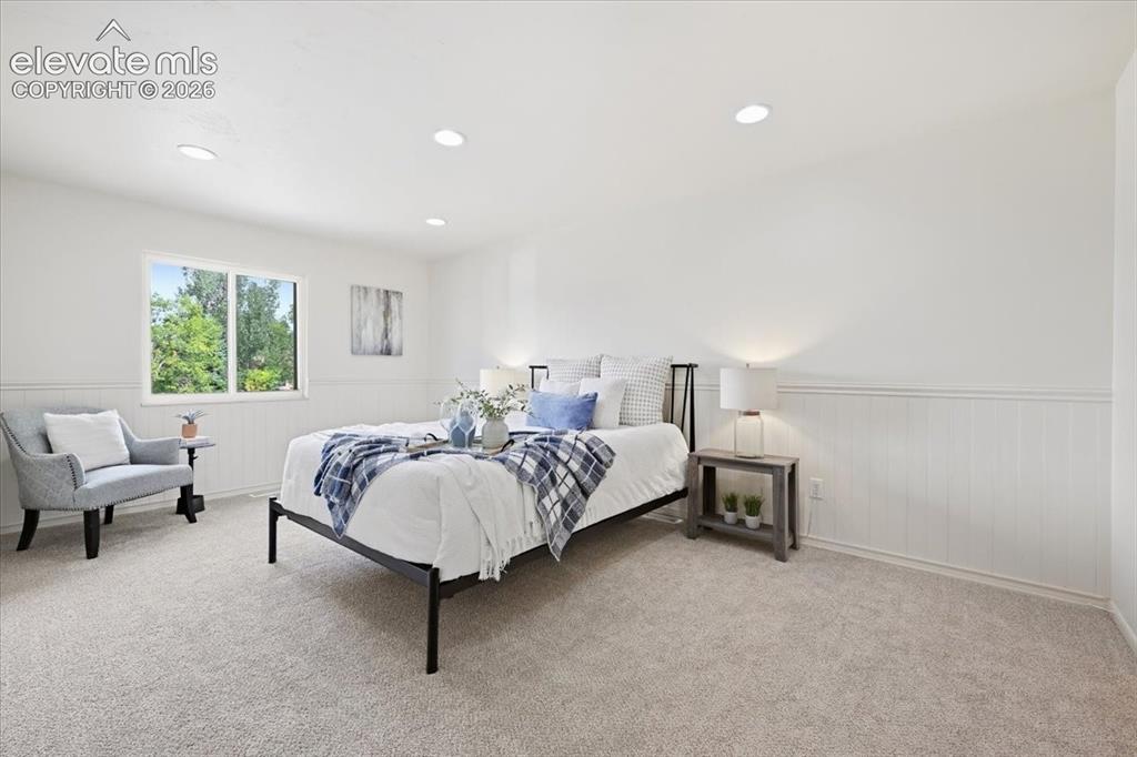 Image 17 of 32: Huge master bedroom with sitting area and new carpet!