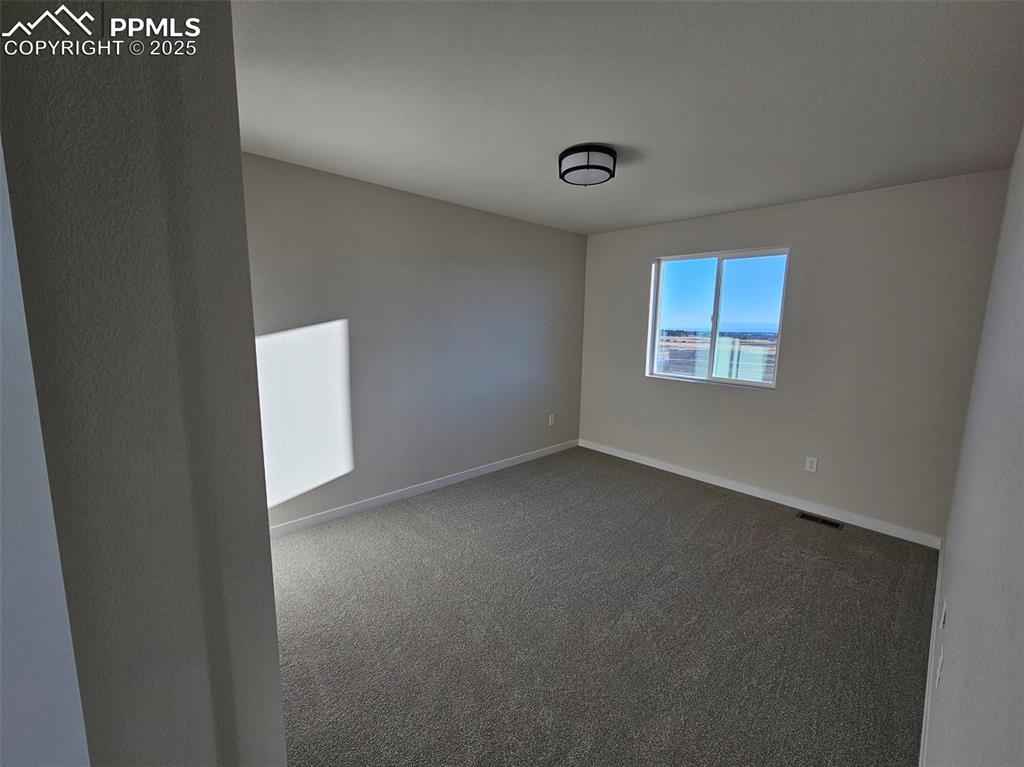 Image 12 of 27: Bedroom