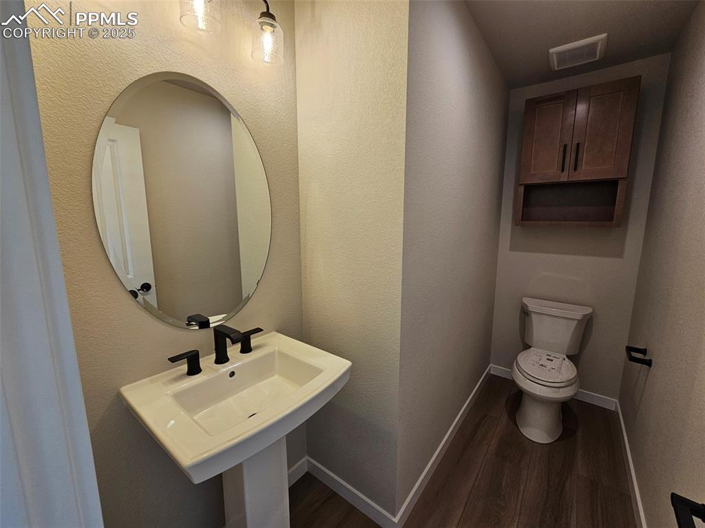 Image 9 of 27: Bathroom