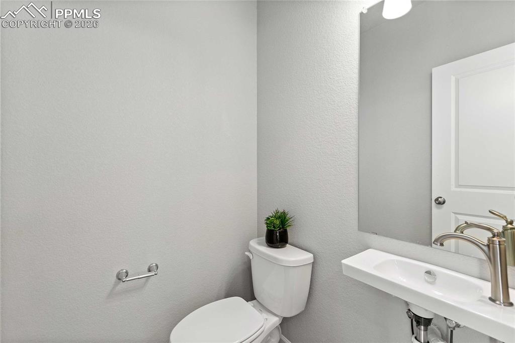 Image 18 of 26: Photos of a model home