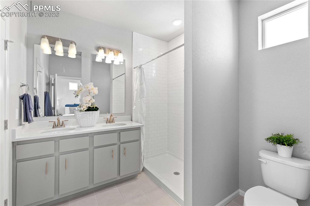 Image 19 of 26: Photos of a model home