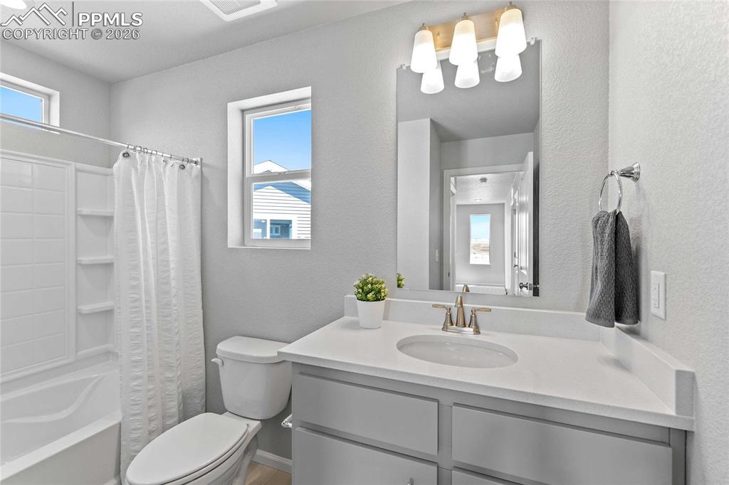 Image 22 of 26: Photos of a model home