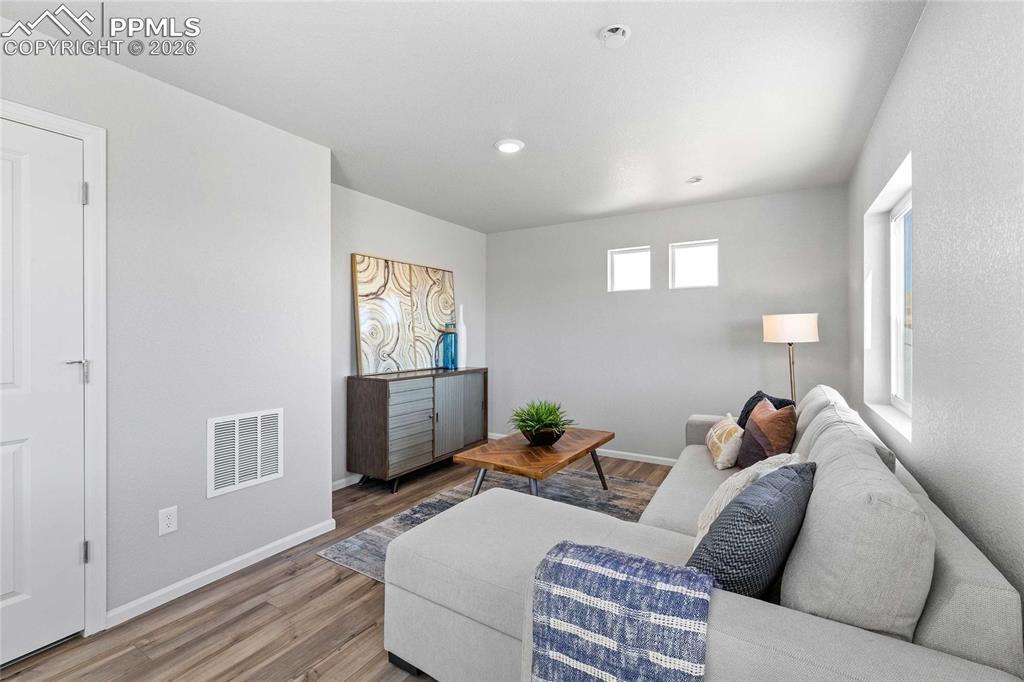 Image 5 of 26: Photos of a model home
