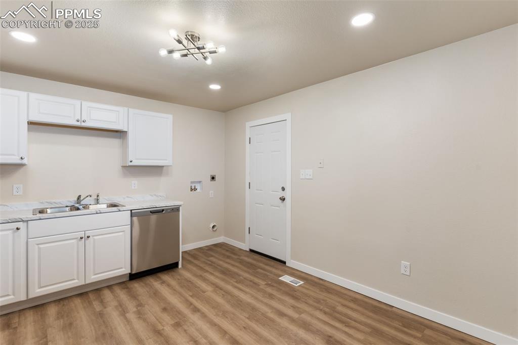 Image 10 of 26: Kitchen